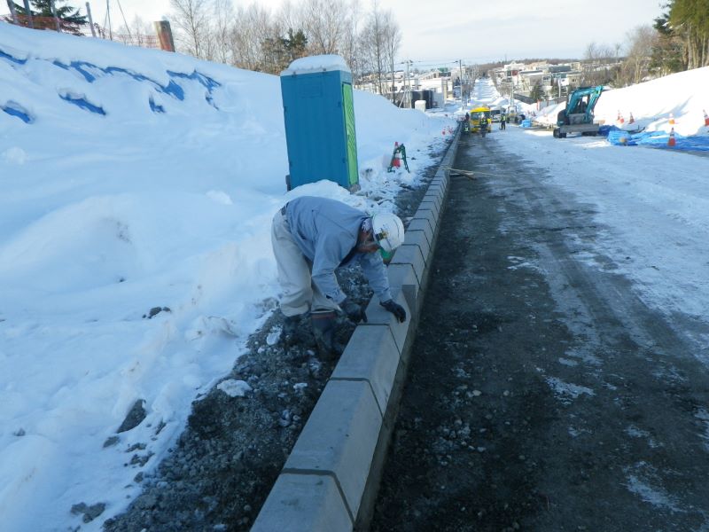 輪厚中央線道路外改築工事（平成２８年度）